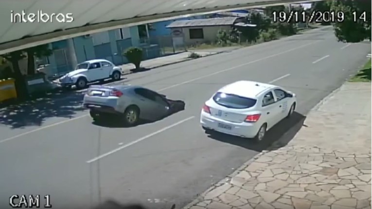 VIDEO U Brazilu propala cesta i doslovno progutala automobil
